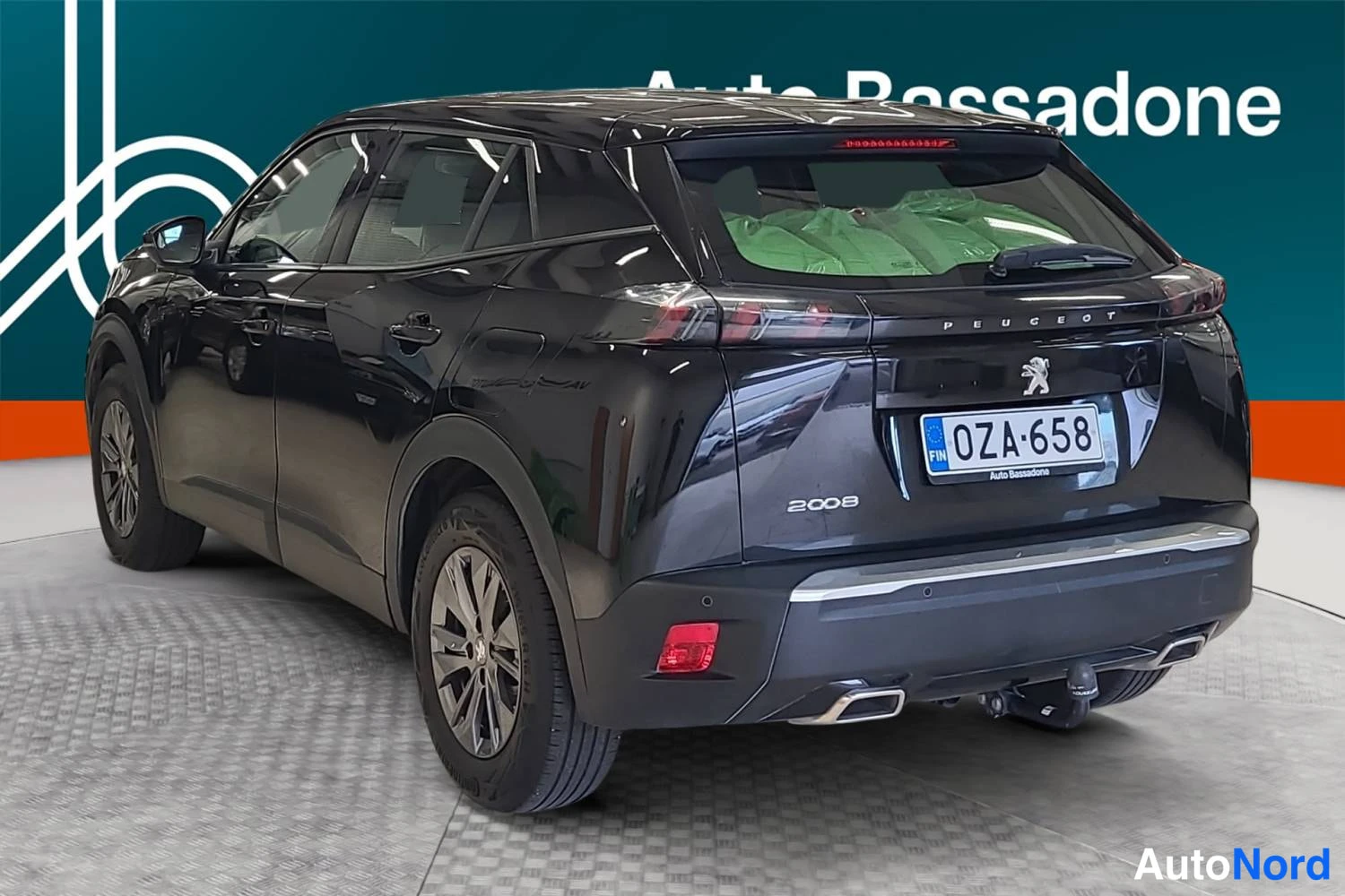 Musta Peugeot 2008 2020, takaviisto, kuva 7