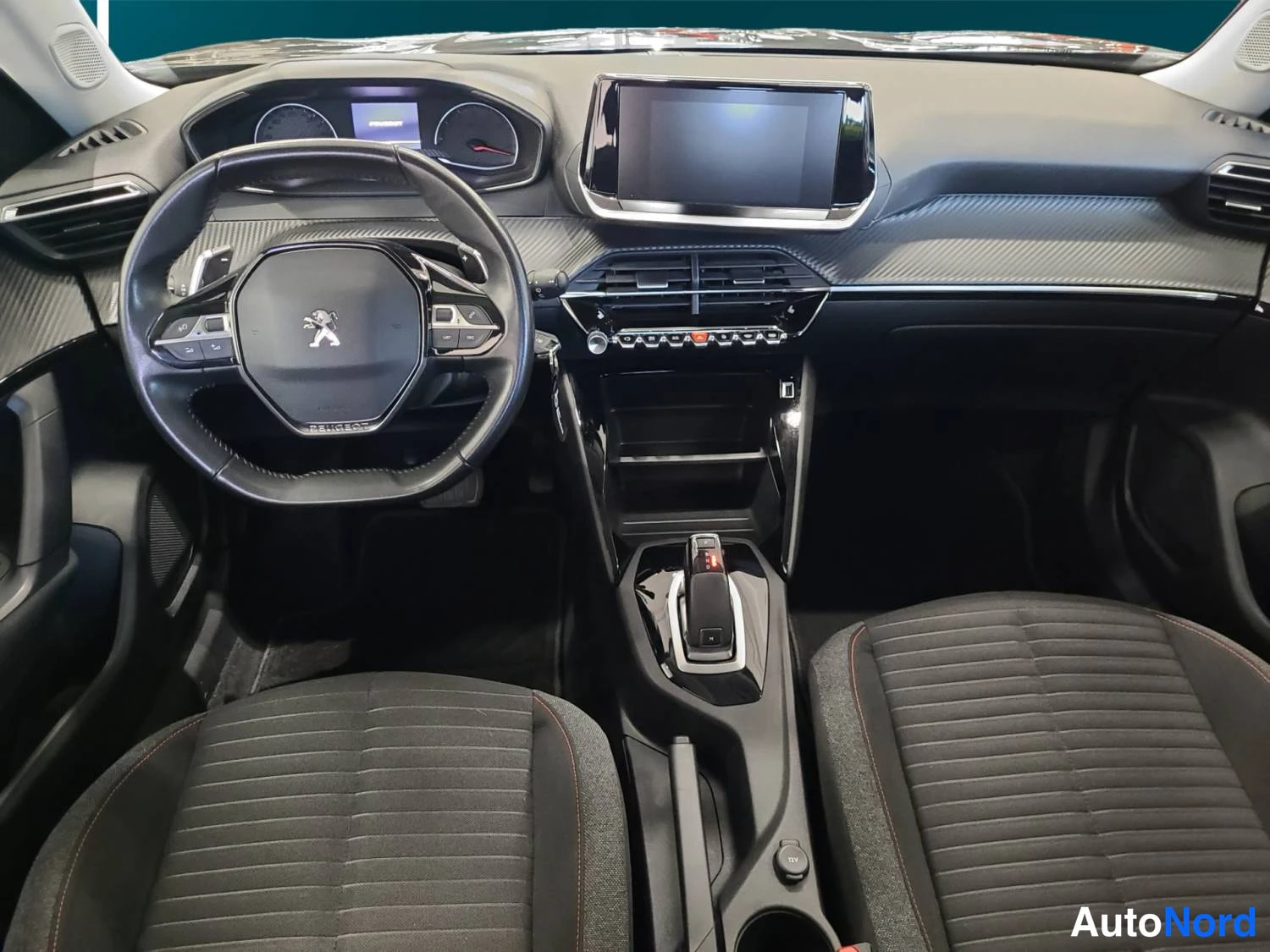 Musta Peugeot 2008 2020, ohjaamo, kuva 9