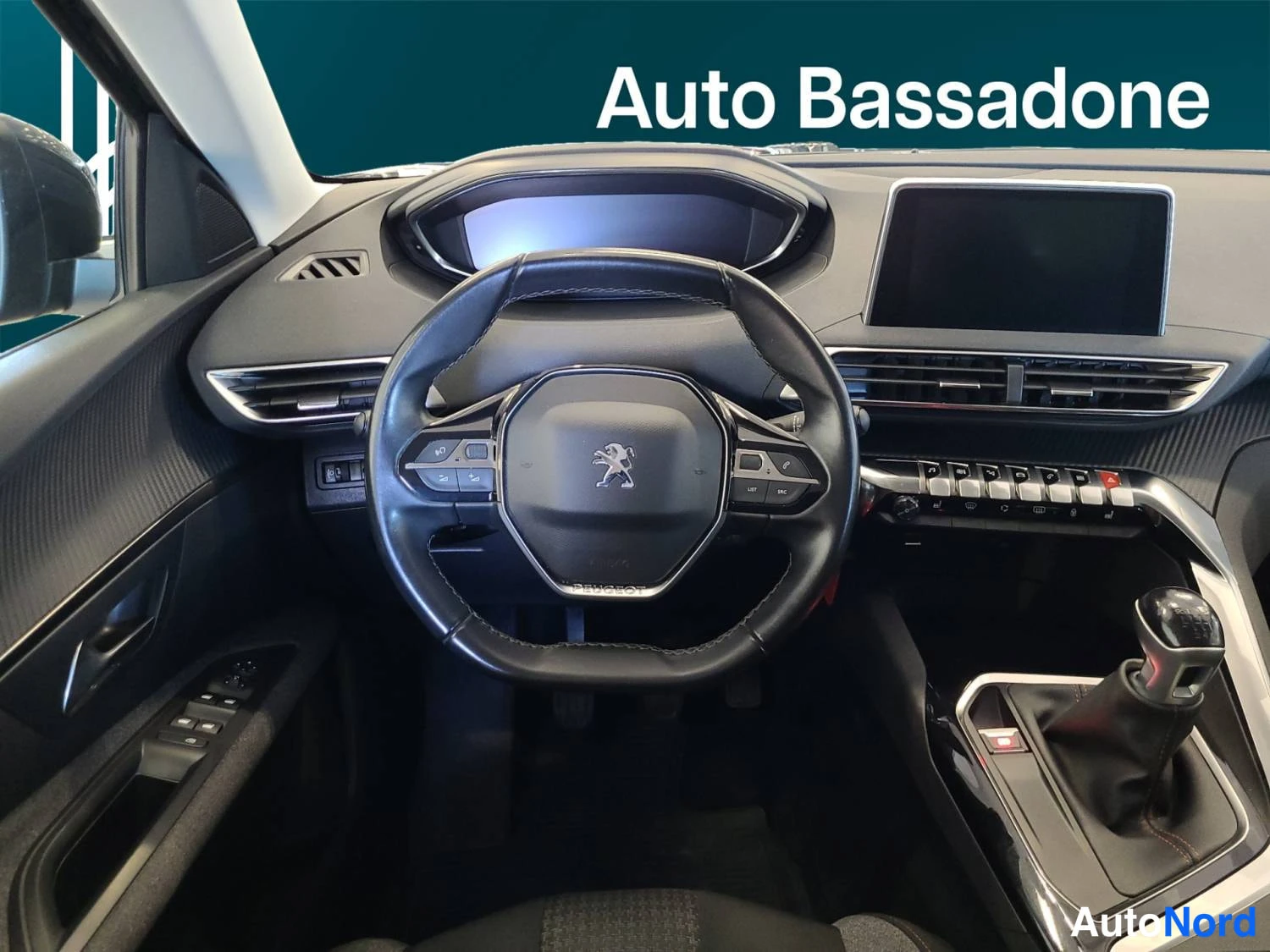 Musta Peugeot 3008 2019, ohjaamo, kuva 11