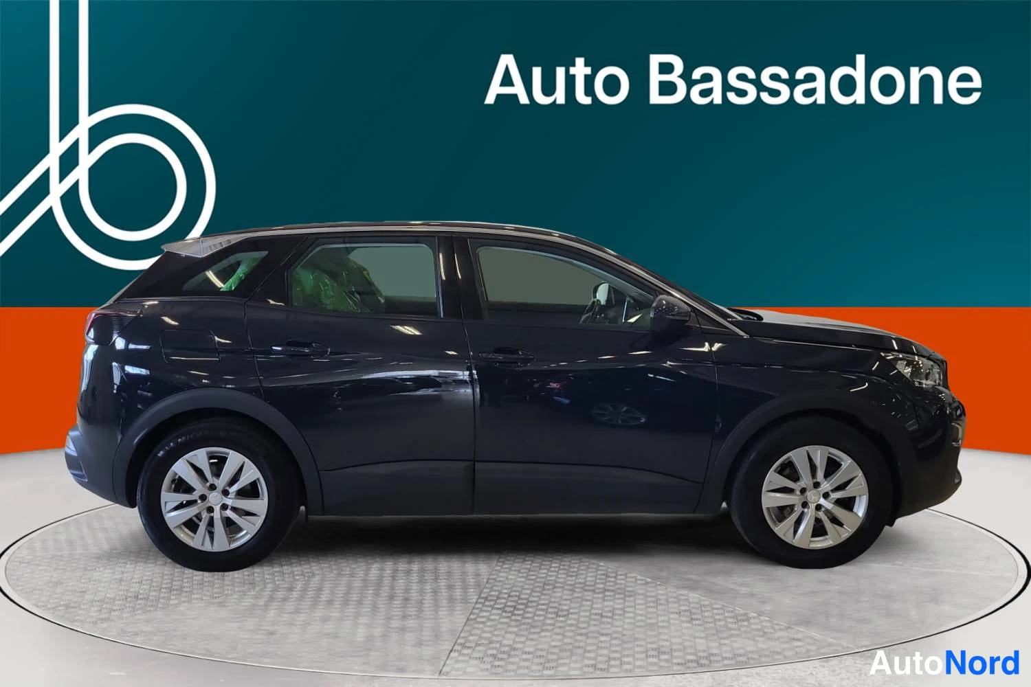 Musta Peugeot 3008 2019, sivulta, kuva 4