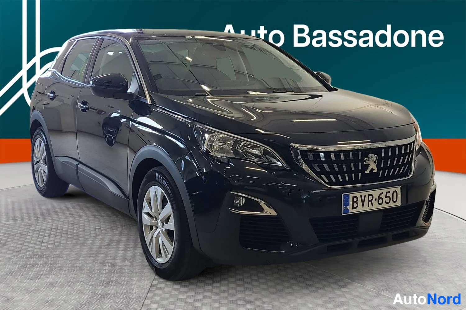 Musta Peugeot 3008 2019, etuviisto, keula oikealle, kuva 2