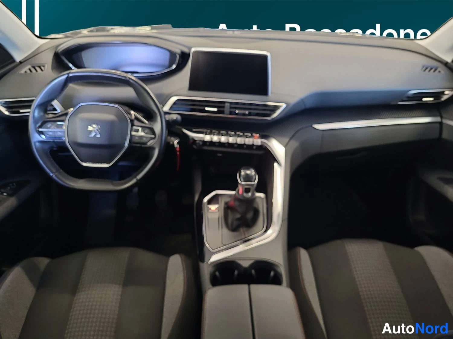 Musta Peugeot 3008 2019, ohjaamo, kuva 9