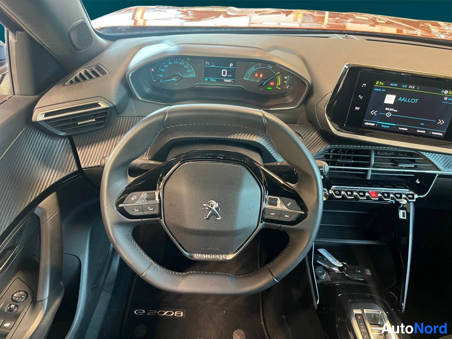 Oranssi Peugeot E-2008 2023, kuva 10