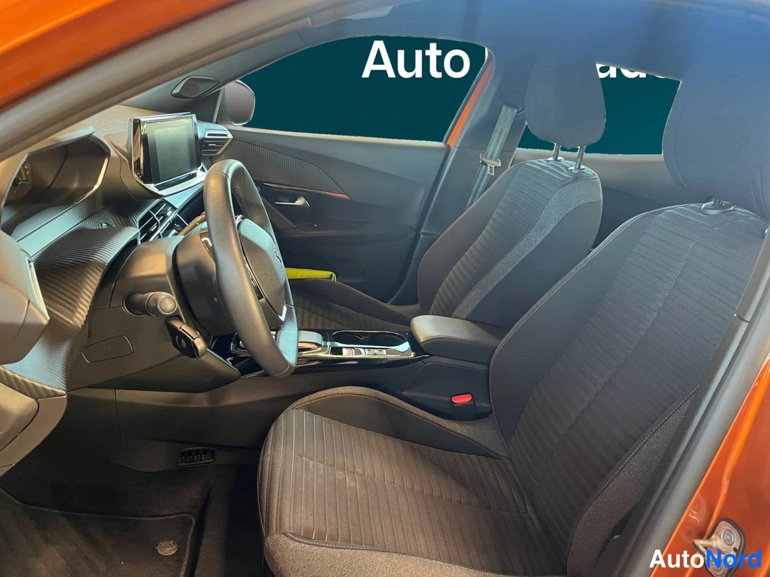 Oranssi Peugeot E-2008 2023, kuva 11