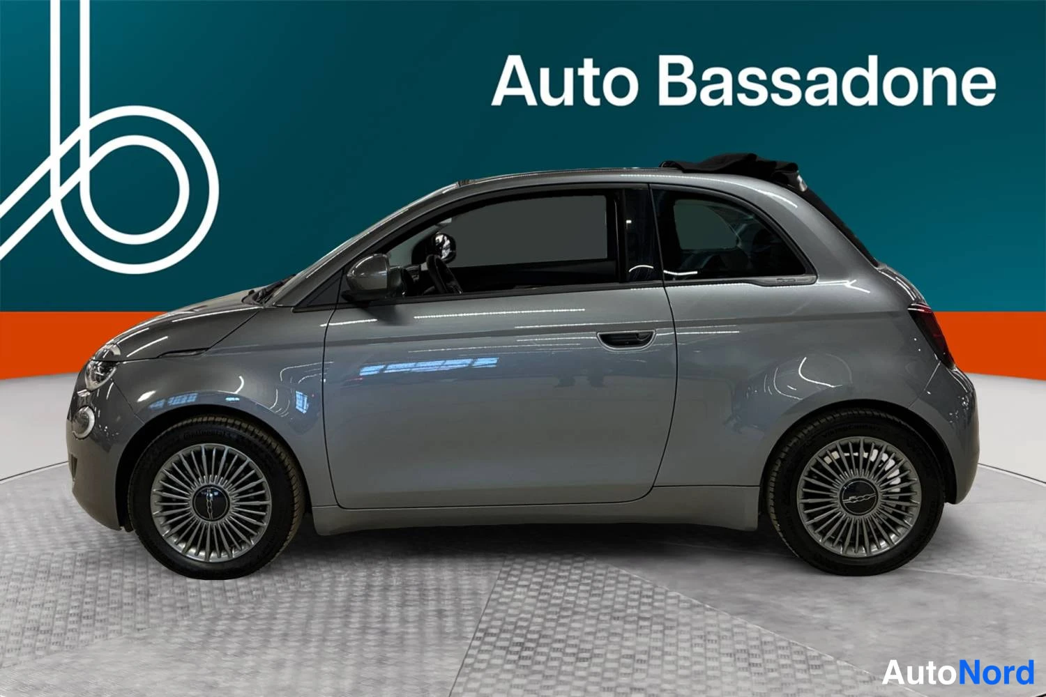 Hopea Fiat 500e 2022, sivulta, kuva 5