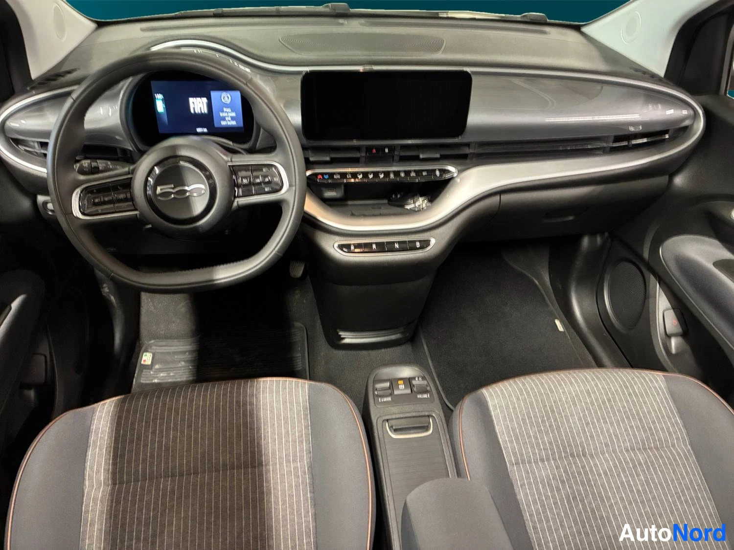 Hopea Fiat 500e 2022, kuva 14