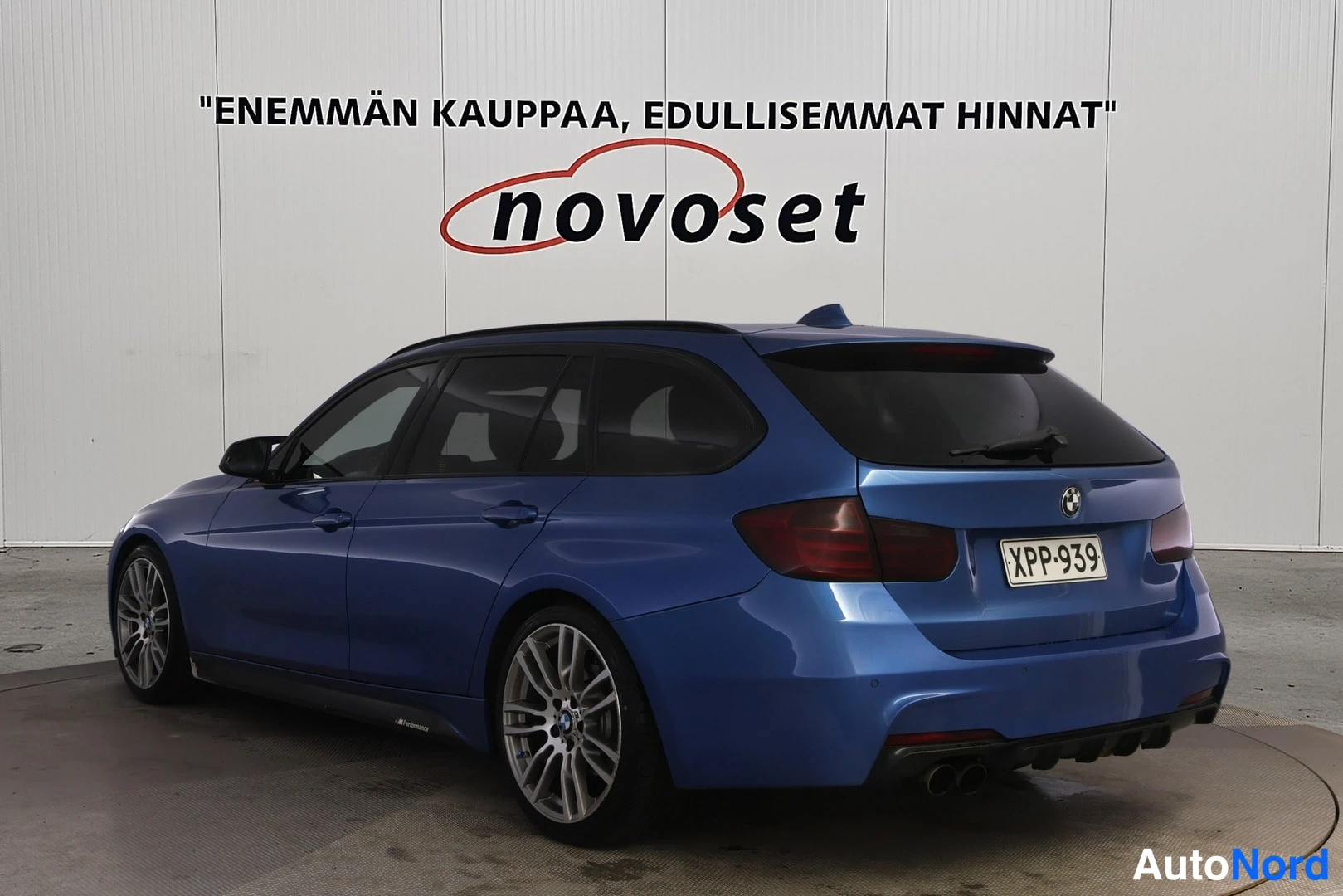 Sininen BMW 320d xDrive 2014, takaviisto, kuva 4