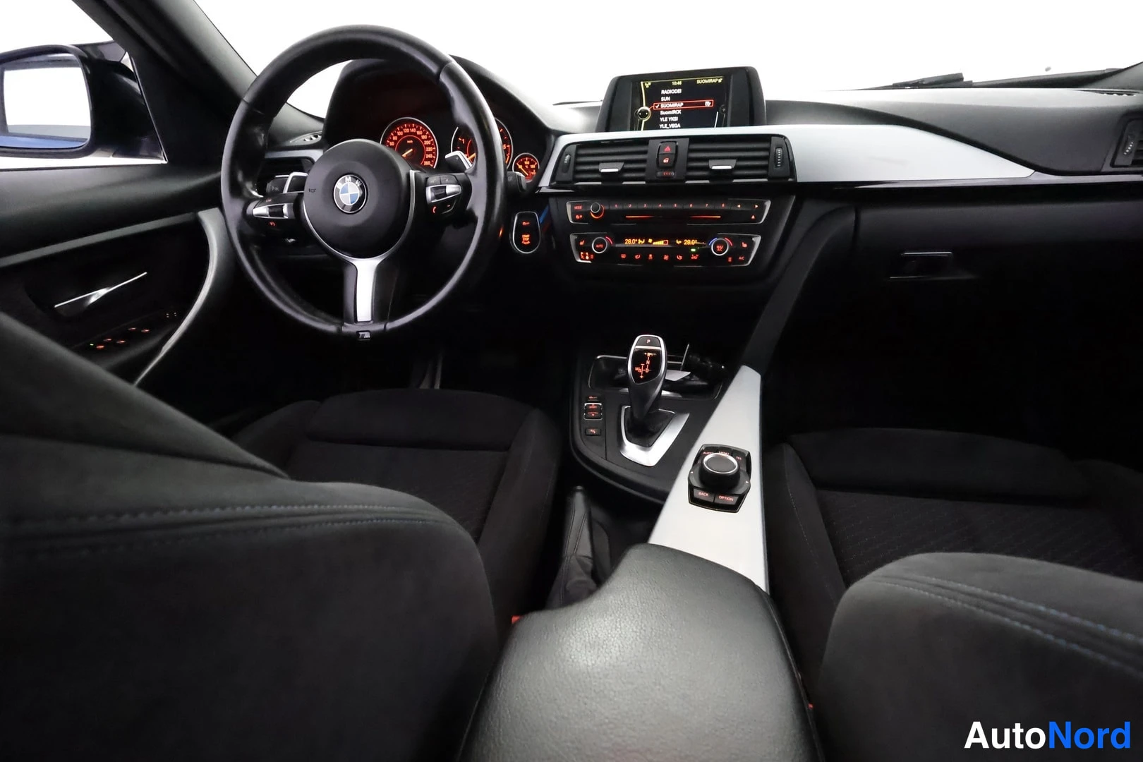 Sininen BMW 320d xDrive 2014, edestä, kuva 8