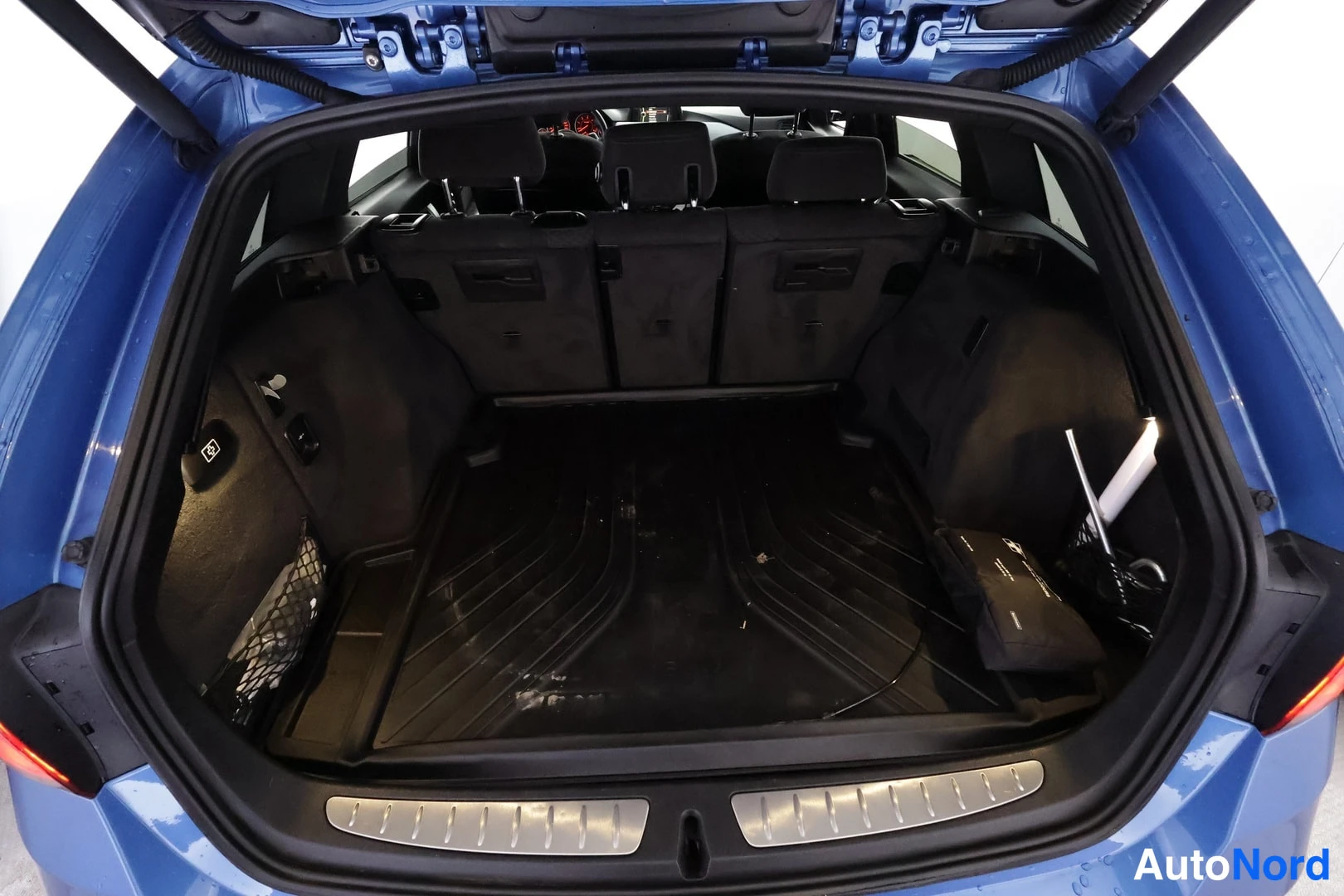 Sininen BMW 320d xDrive 2014, takaa, kuva 7