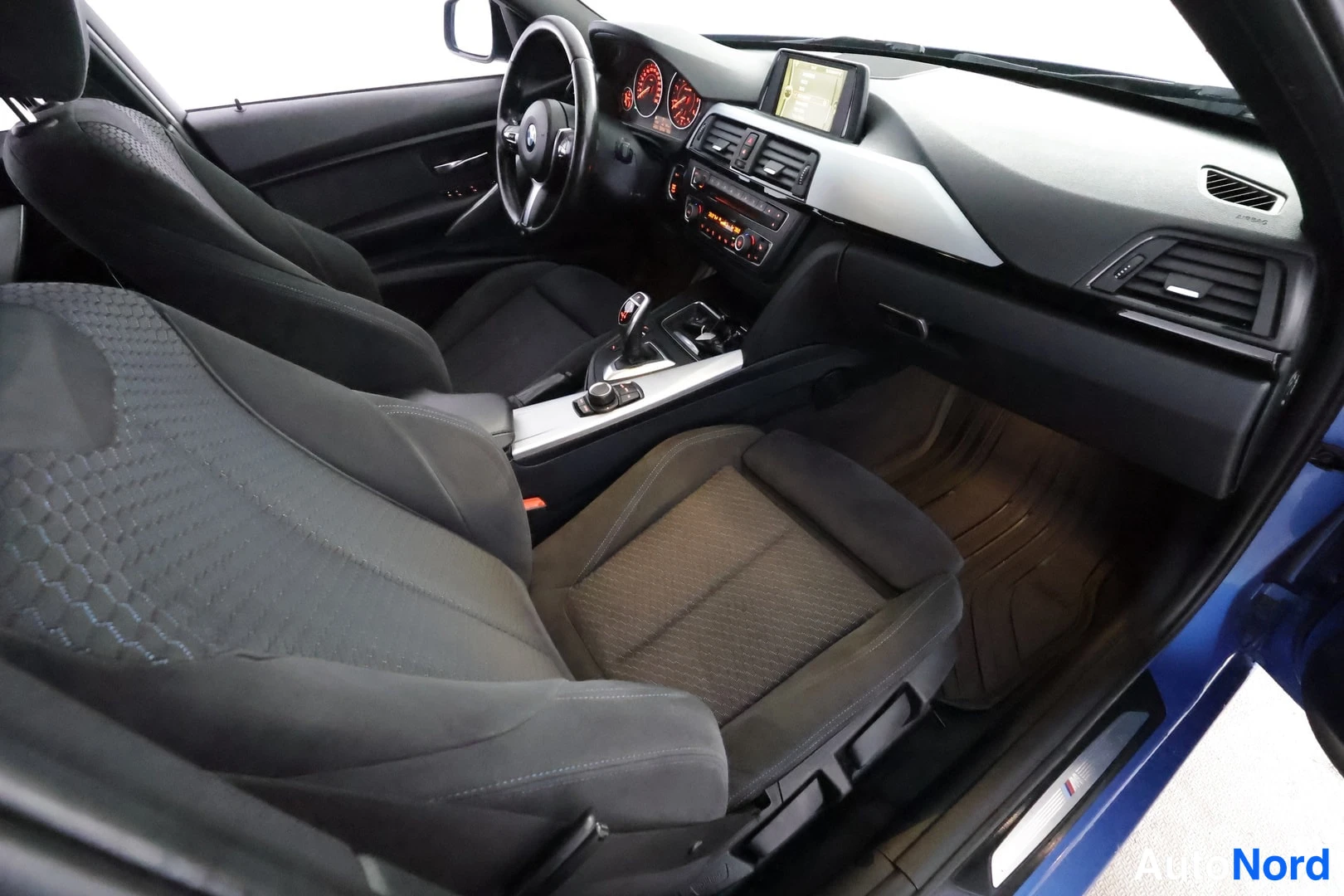 Sininen BMW 320d xDrive 2014, kuva 23