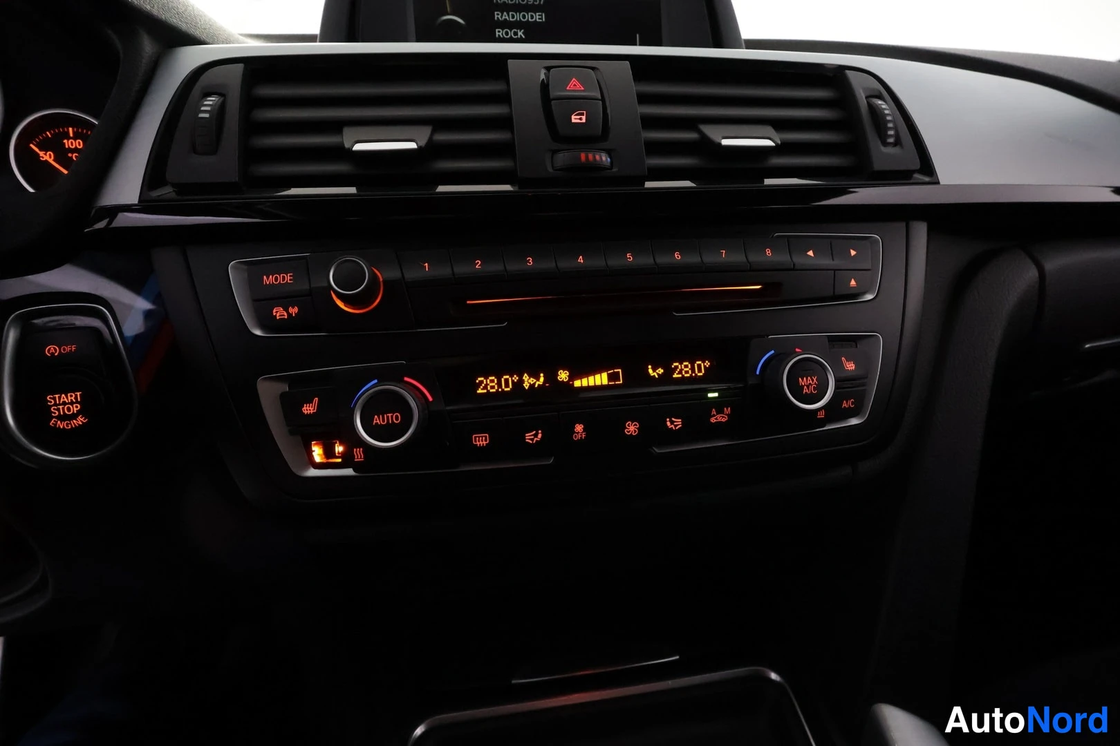 Sininen BMW 320d xDrive 2014, kuva 32