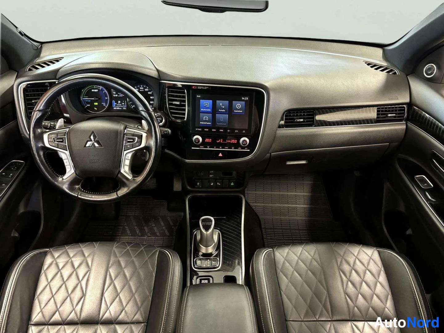 Valkoinen Mitsubishi Outlander PHEV 2019, ohjaamo, kuva 10
