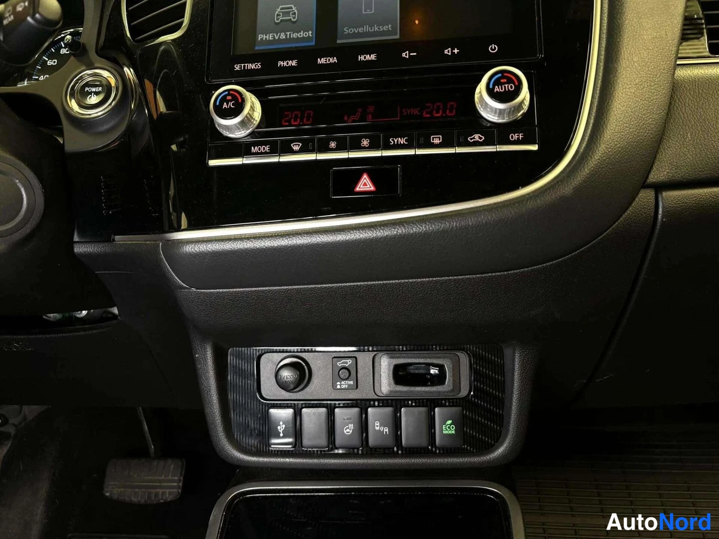Valkoinen Mitsubishi Outlander PHEV 2019, yksityiskohta, kuva 19