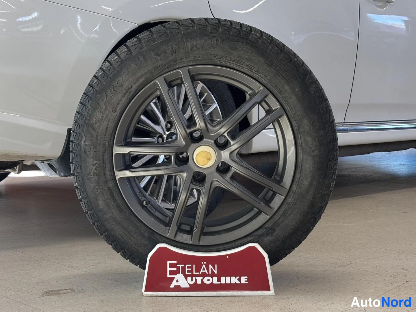Valkoinen Mitsubishi Outlander PHEV 2019, yksityiskohta, kuva 29