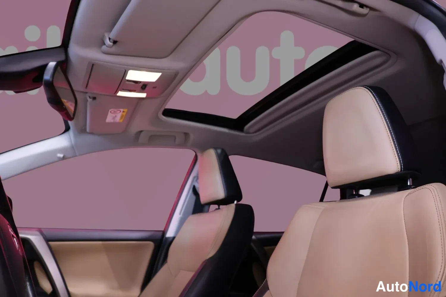 Punainen Toyota RAV4 2018, kuva 23