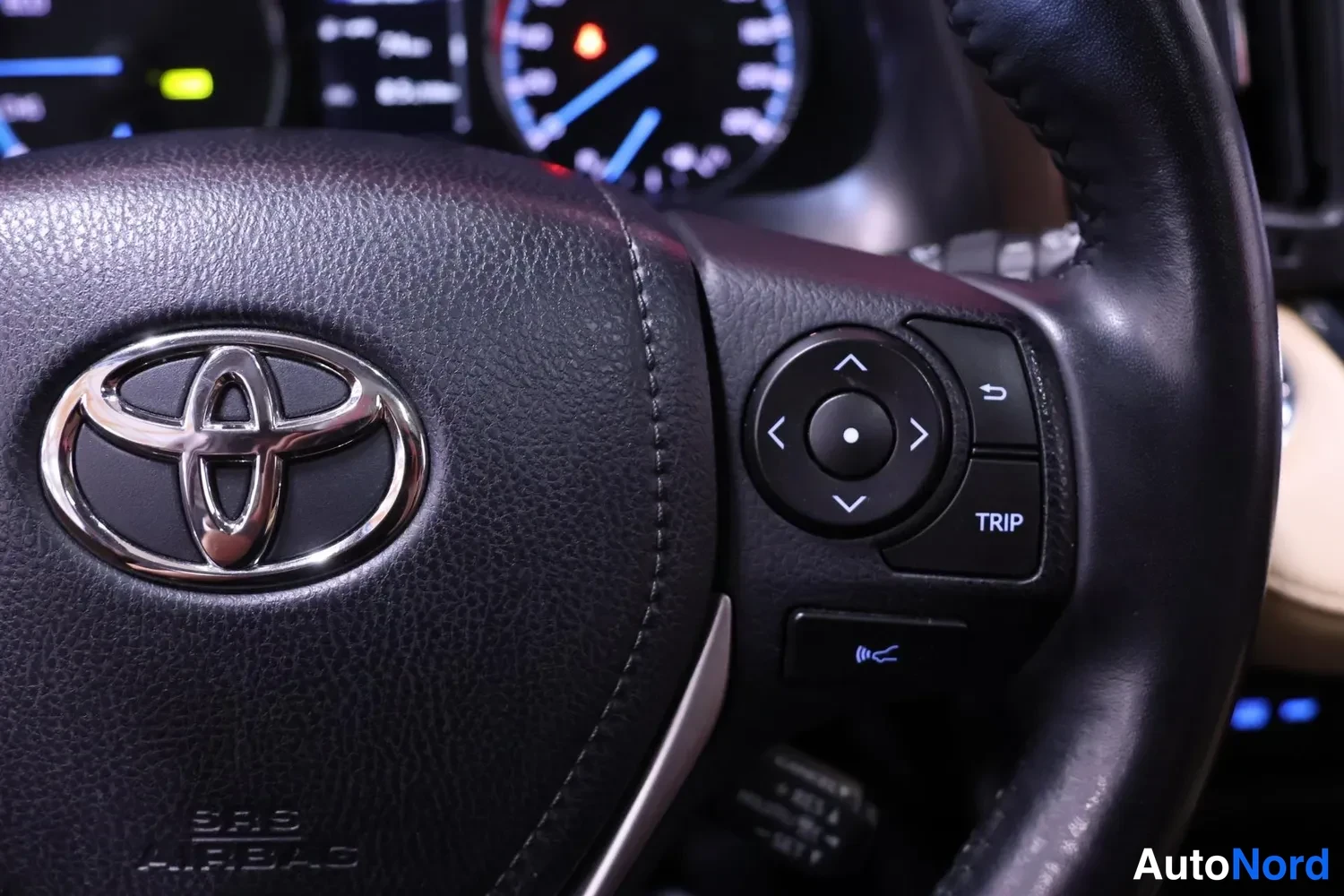 Punainen Toyota RAV4 2018, kuva 13
