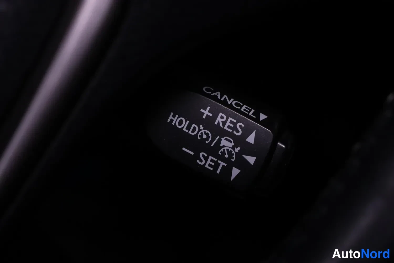 Punainen Toyota RAV4 2018, kuva 14
