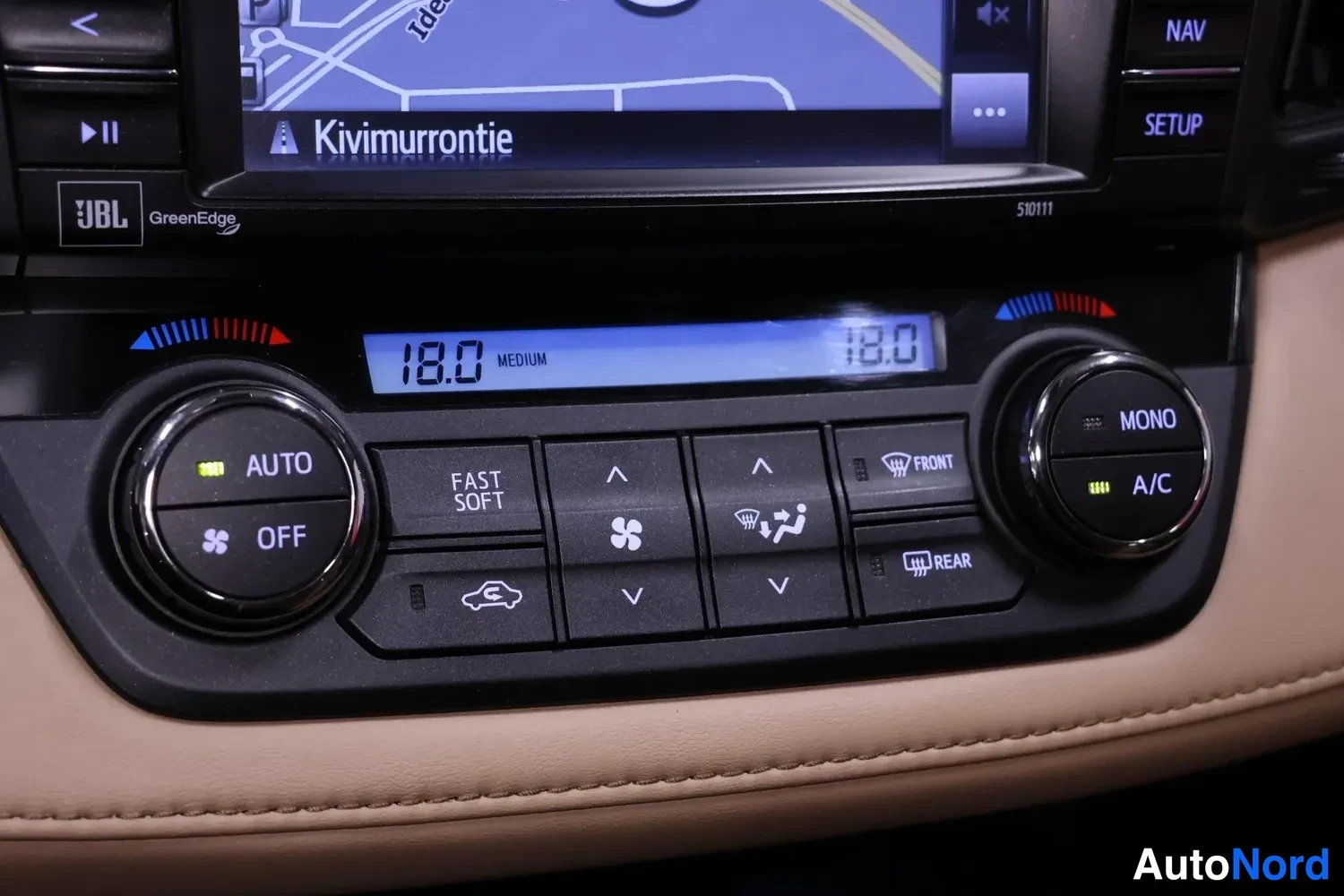 Punainen Toyota RAV4 2018, kuva 17