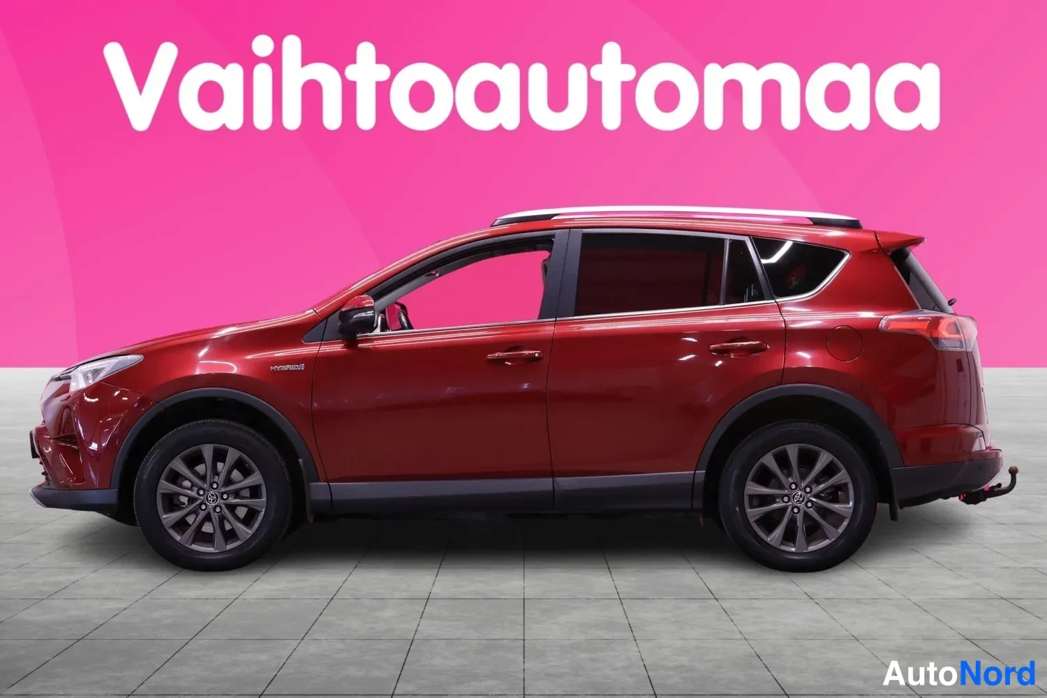 Punainen Toyota RAV4 2018, sivulta, kuva 2