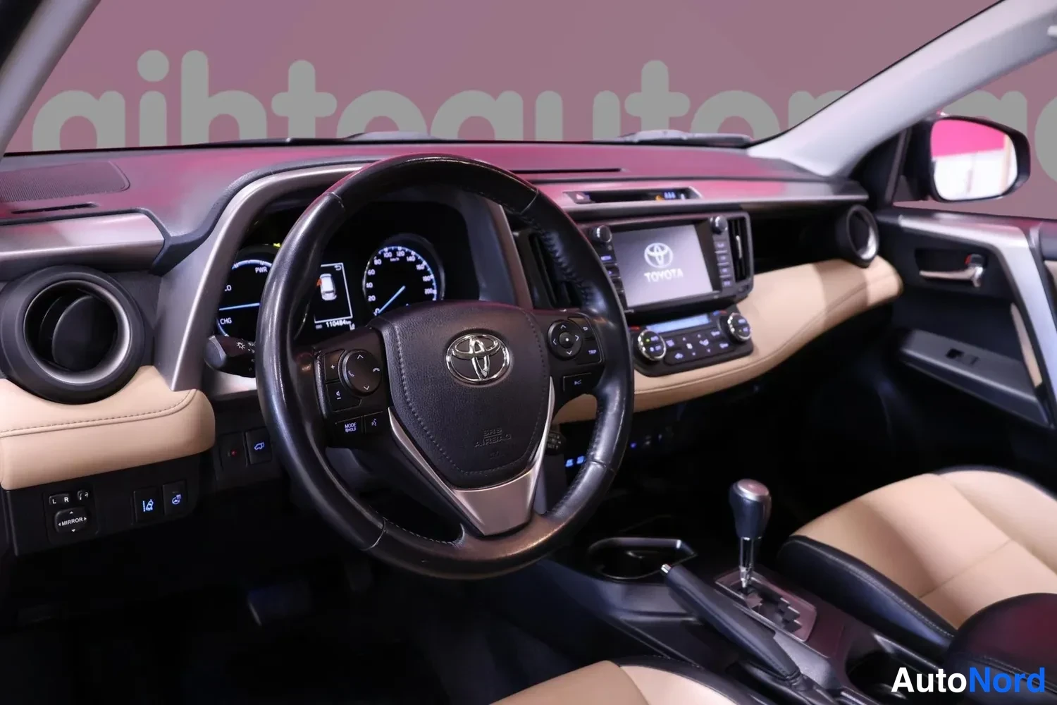 Punainen Toyota RAV4 2018, kuva 6