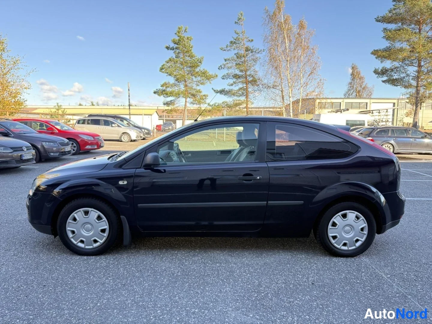 Sininen Ford Focus 2005, sivulta, kuva 4