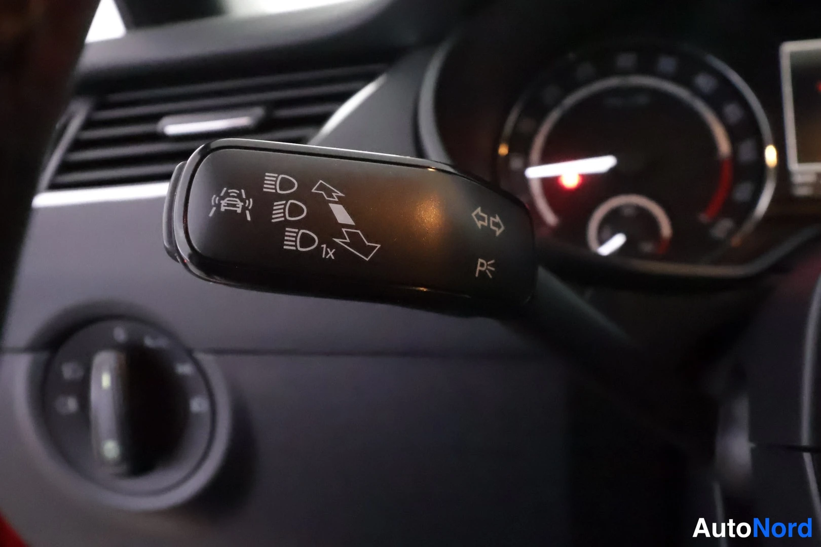 Punainen Skoda Octavia 2014, kuva 30