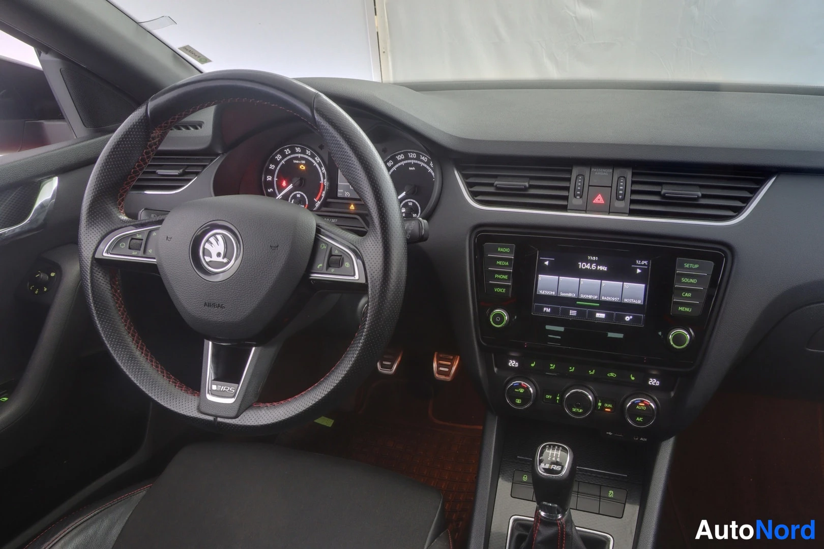 Punainen Skoda Octavia 2014, kuva 9