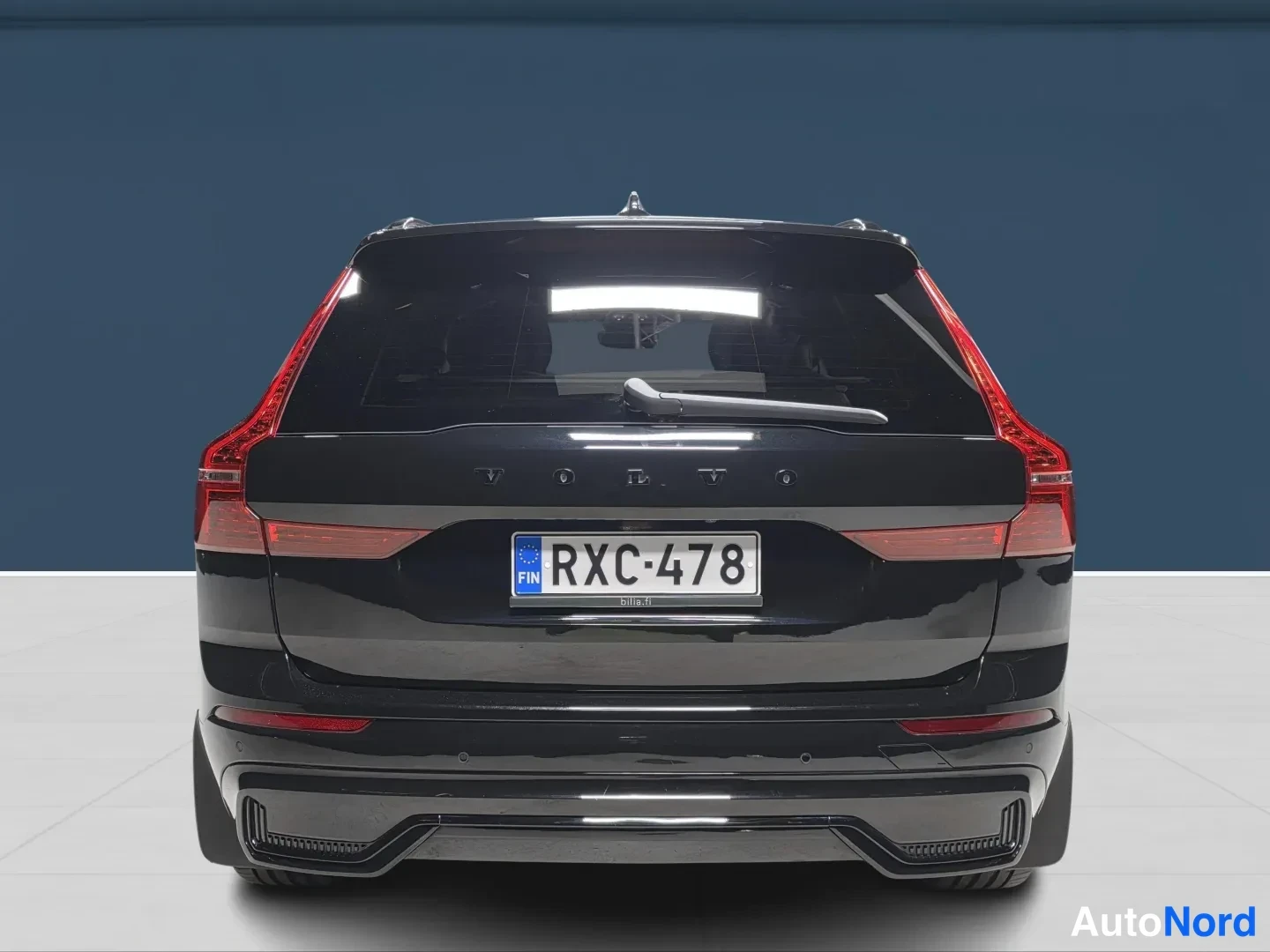 Musta Volvo XC60 2025, takaa, kuva 7