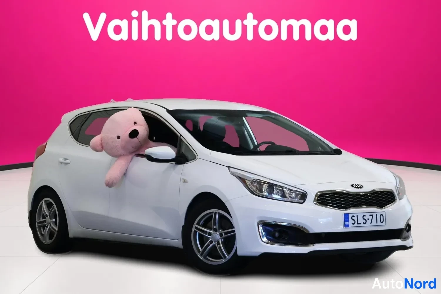 Valkoinen Kia Ceed 2017, etuviisto, keula oikealle, kuva 3