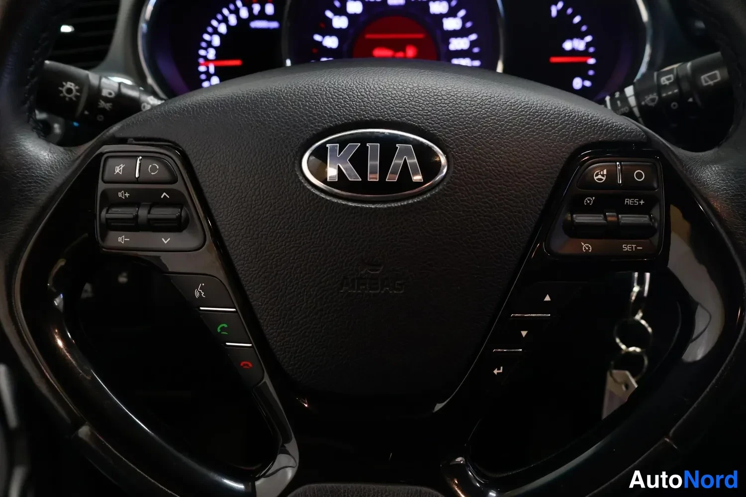 Valkoinen Kia Ceed 2017, kuva 11