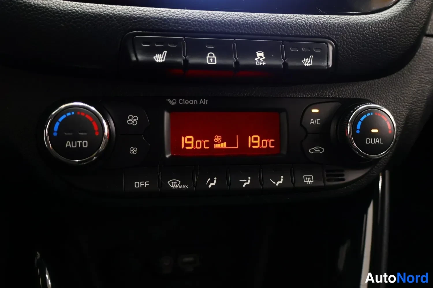Valkoinen Kia Ceed 2017, kuva 14