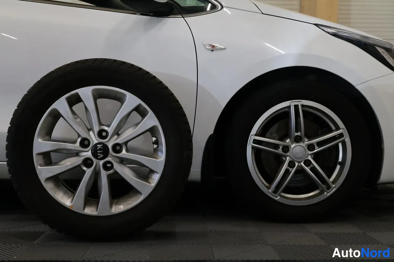 Valkoinen Kia Ceed 2017, kuva 21
