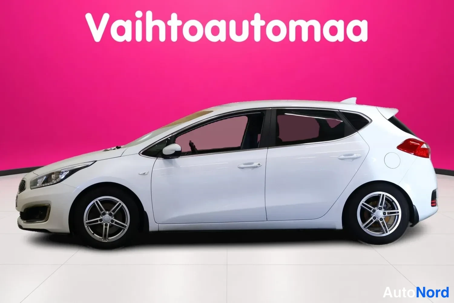 Valkoinen Kia Ceed 2017, etuviisto, keula vasemmalle, kuva 2