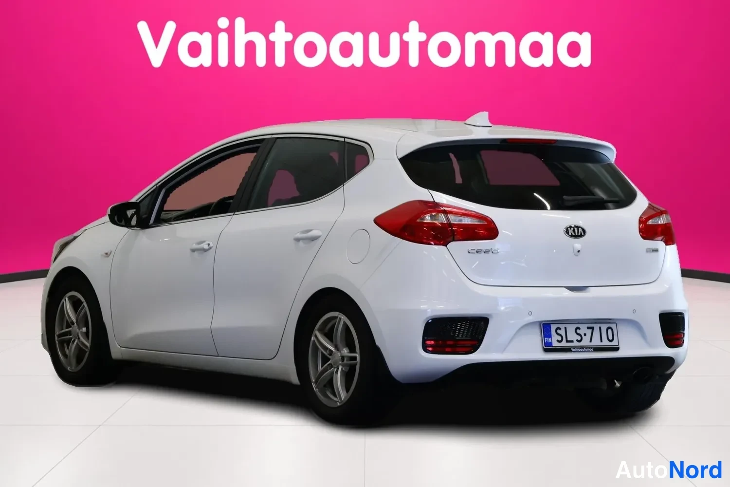 Valkoinen Kia Ceed 2017, takaviisto, kuva 6