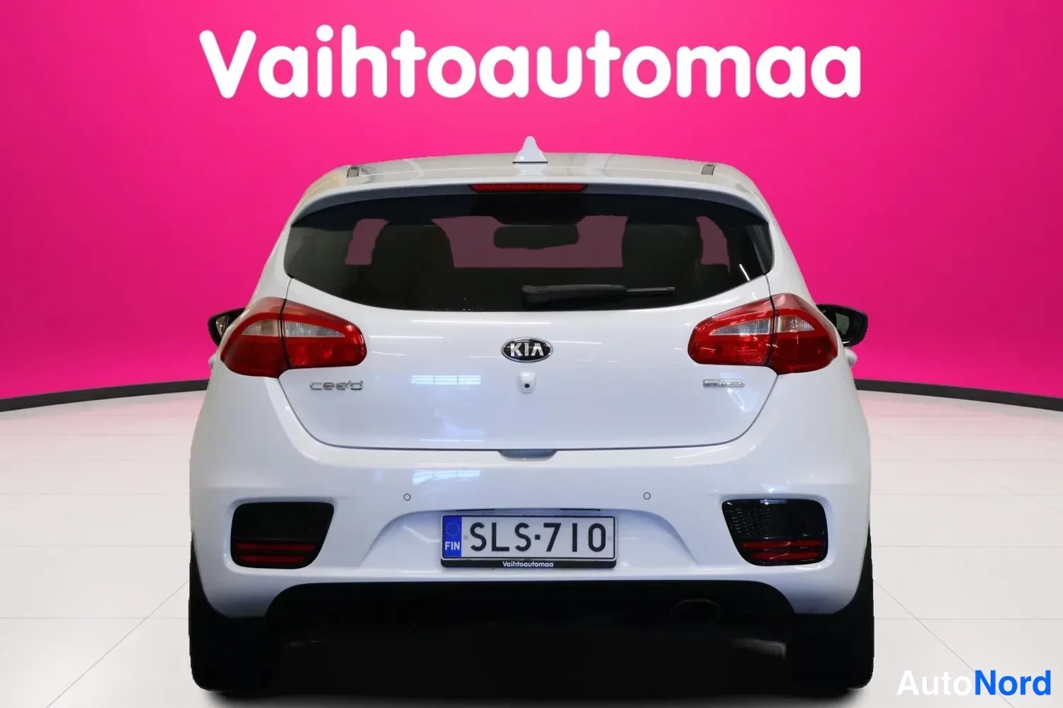 Valkoinen Kia Ceed 2017, takaa, kuva 8