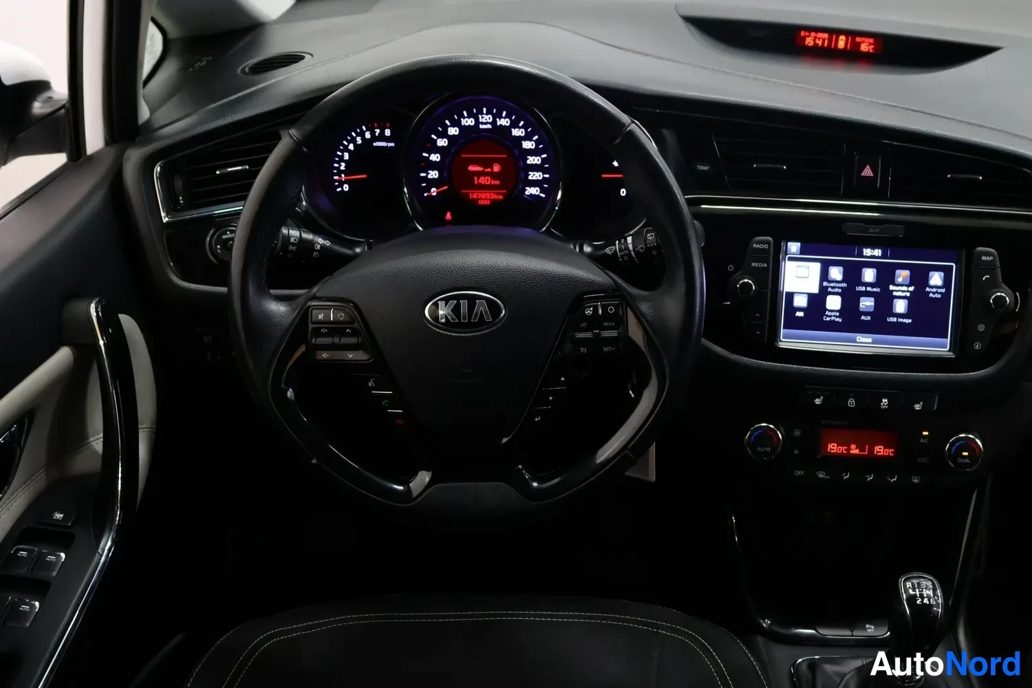 Valkoinen Kia Ceed 2017, kuva 22