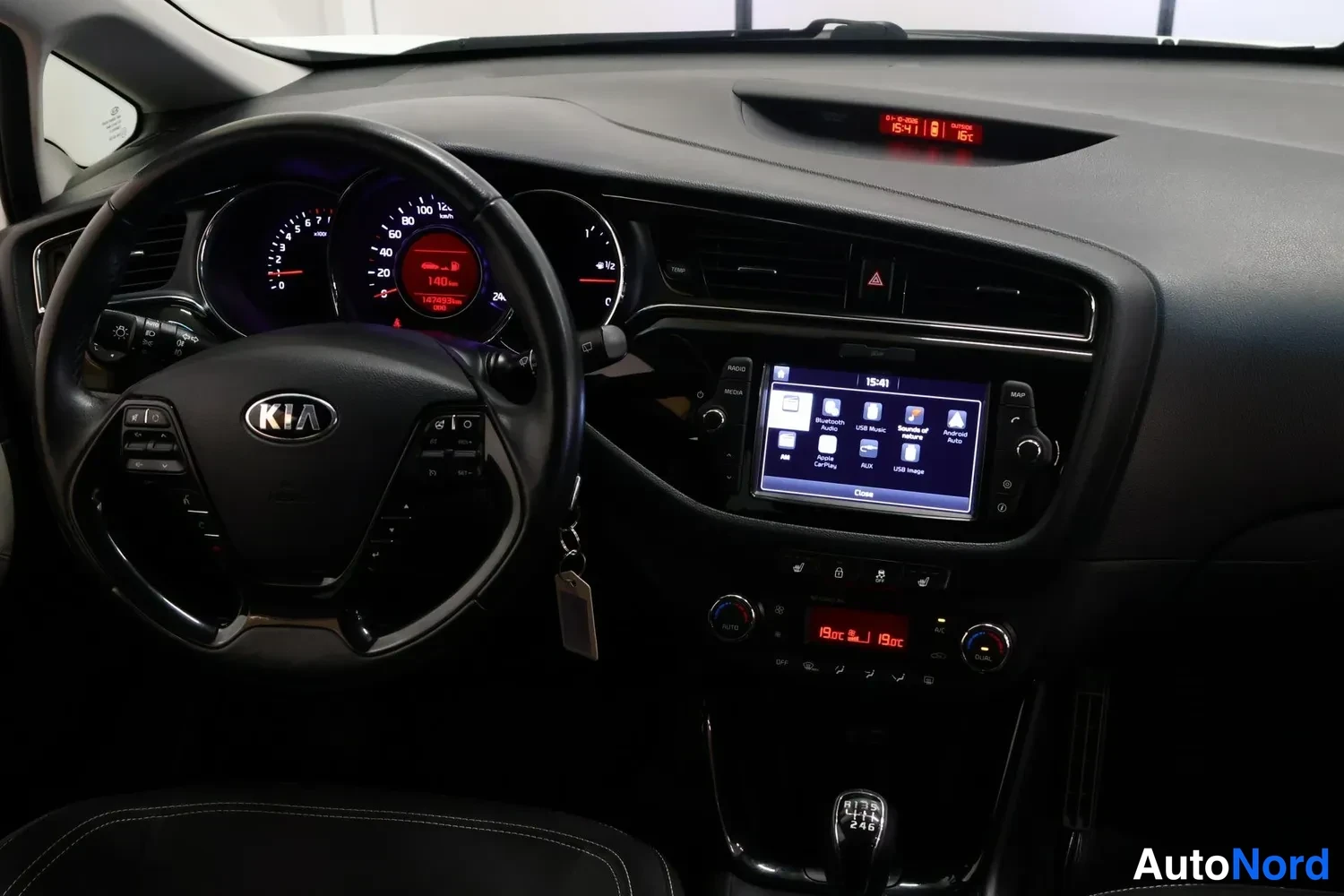 Valkoinen Kia Ceed 2017, kuva 23
