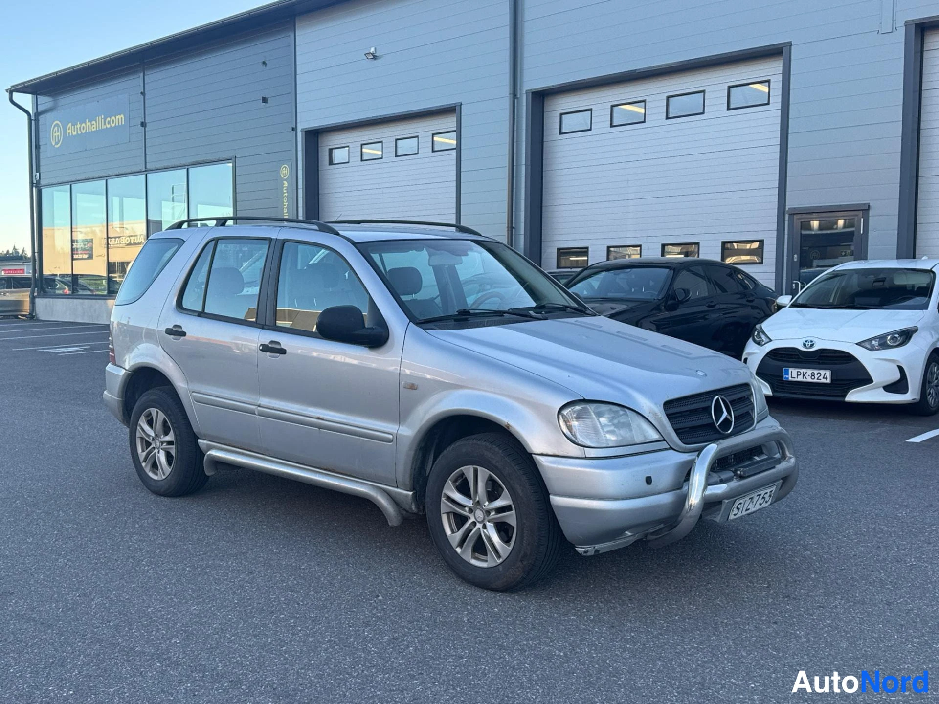 Hopea Mercedes-Benz ML 270 CDI 4MATIC 2000, etuviisto, keula oikealle, kuva 4