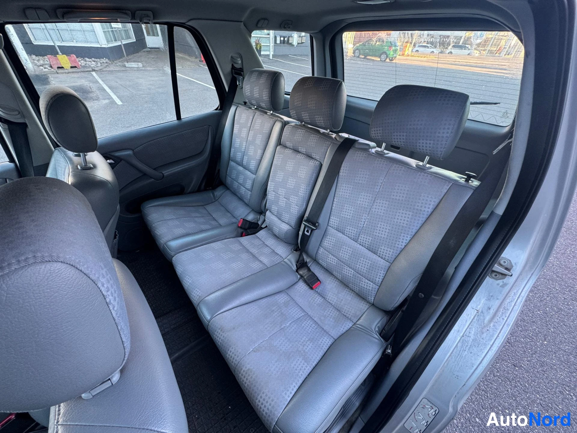 Hopea Mercedes-Benz ML 270 CDI 4MATIC 2000, kuva 19