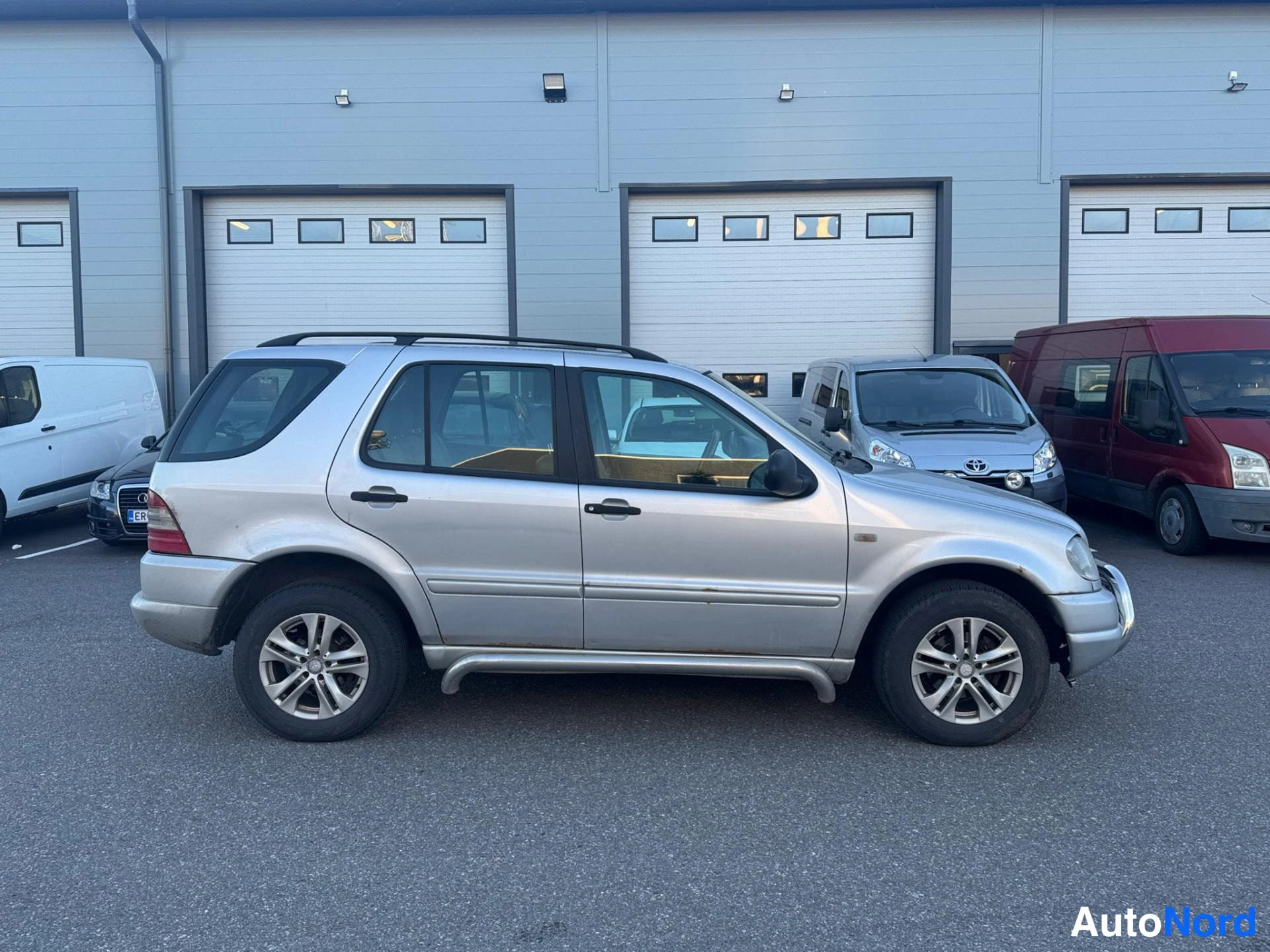 Hopea Mercedes-Benz ML 270 CDI 4MATIC 2000, sivulta, kuva 6