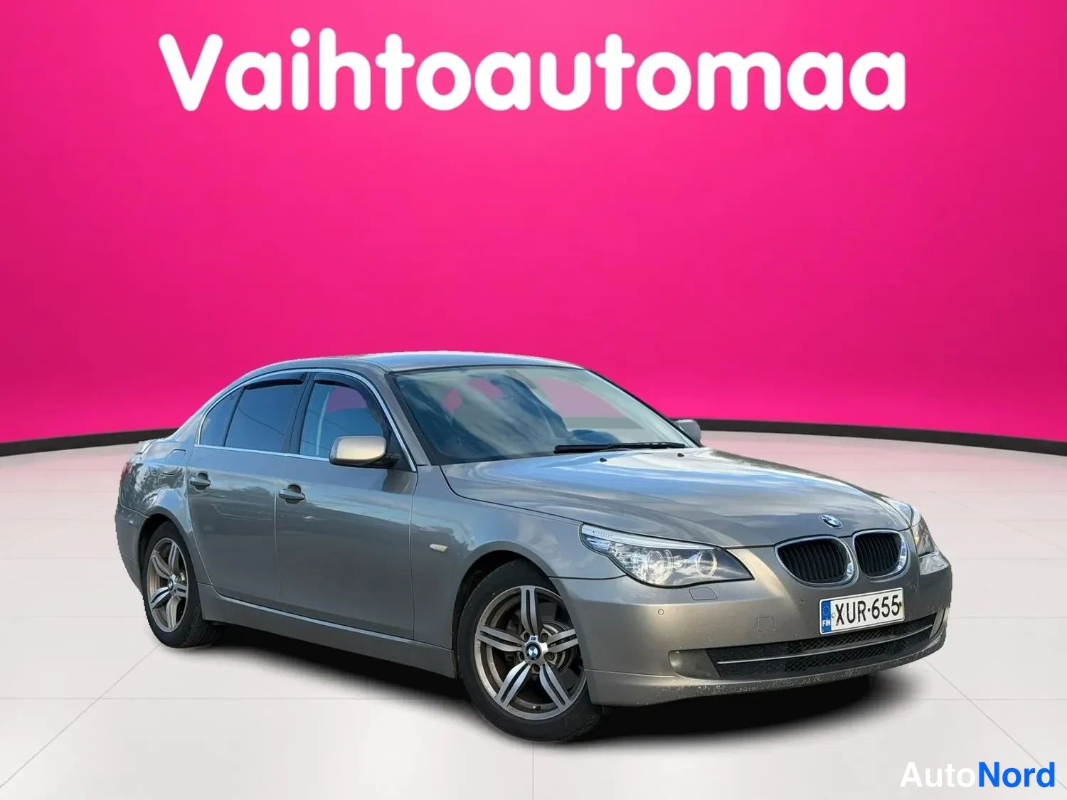Beige BMW 520d 2009, etuviisto, keula oikealle, kuva 2