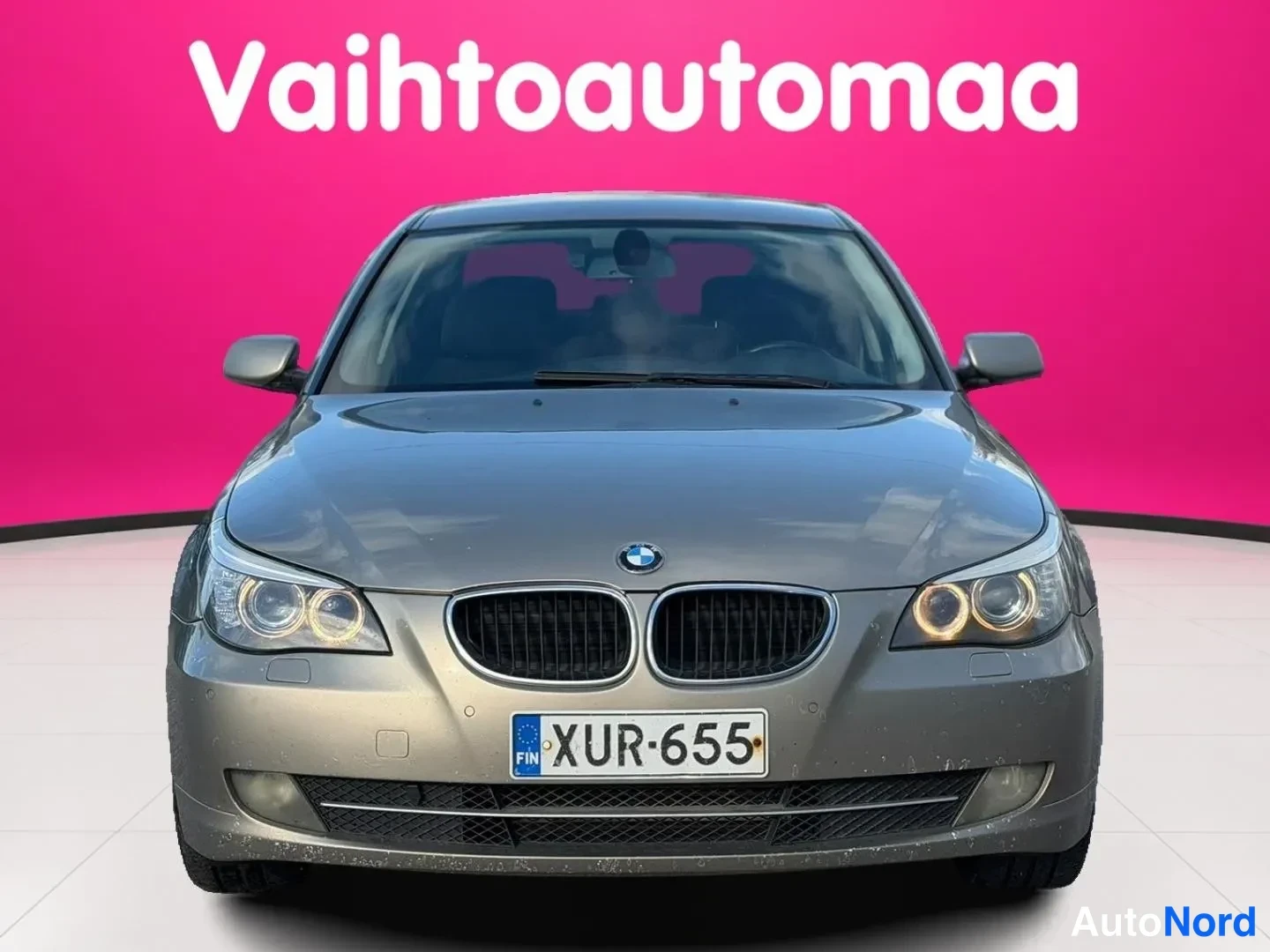 Beige BMW 520d 2009, edestä, kuva 3