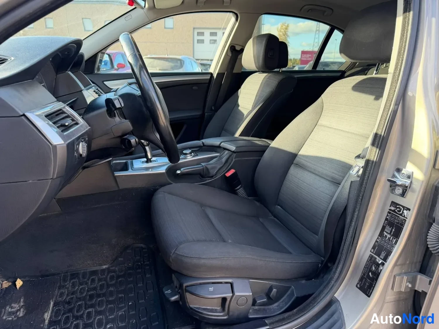 Beige BMW 520d 2009, kuva 15