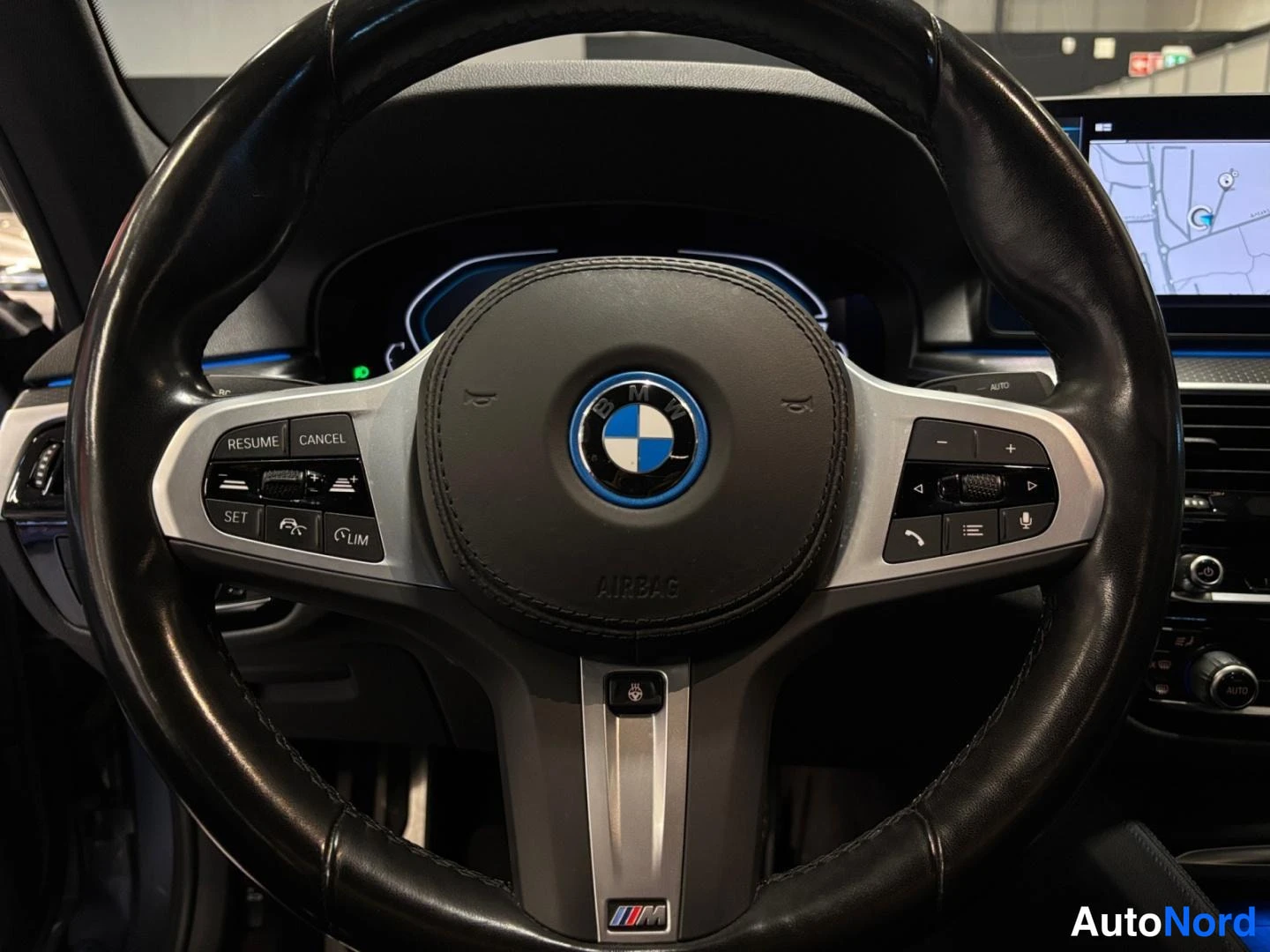 Sininen BMW 530e xDrive 2022, kuva 17