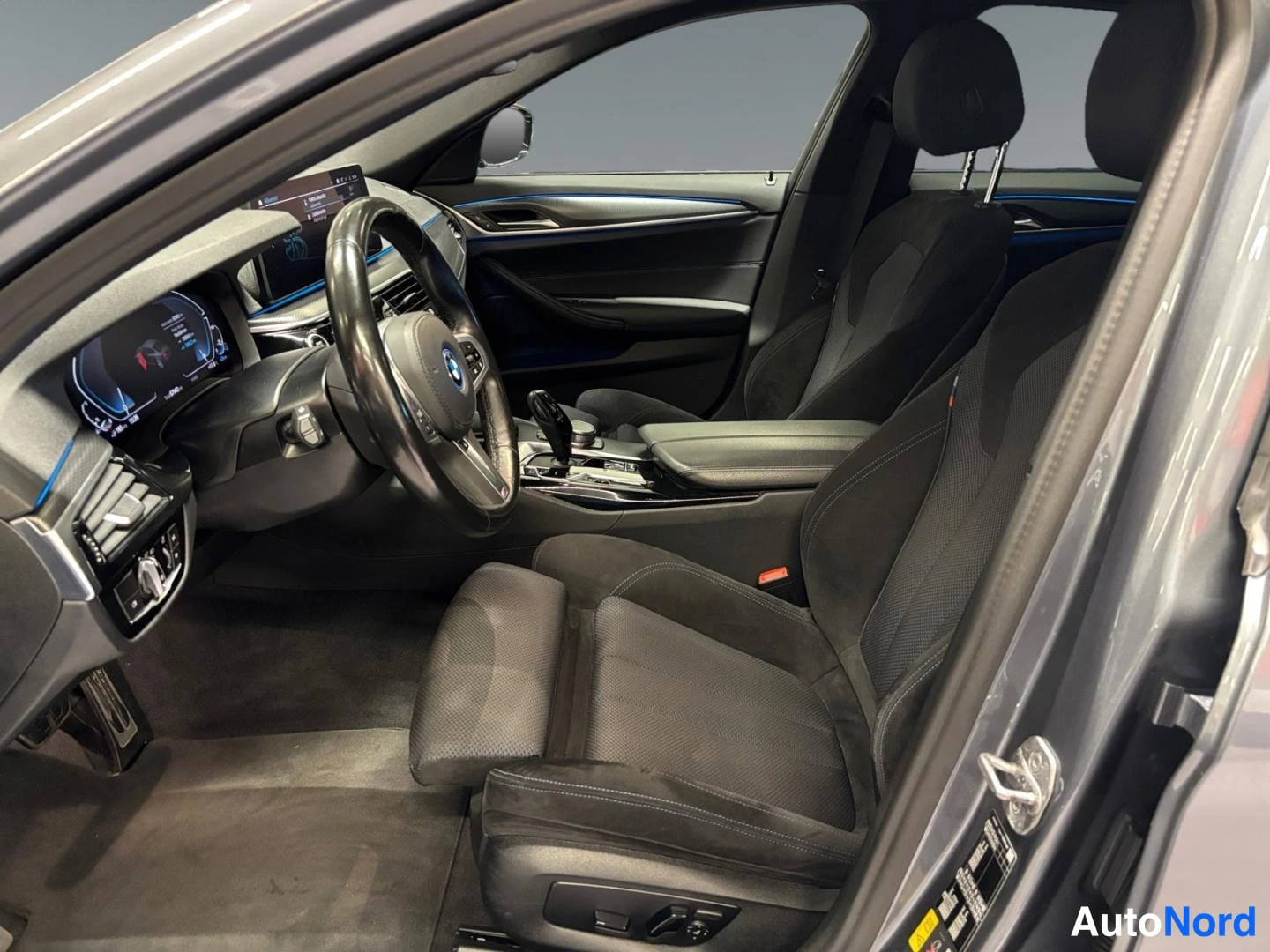 Sininen BMW 530e xDrive 2022, kuva 6