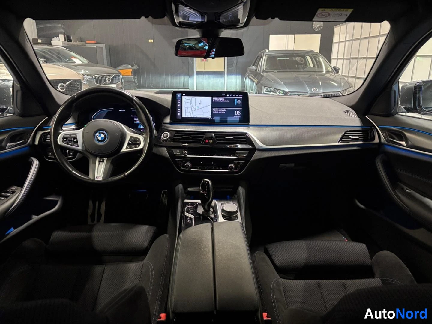 Sininen BMW 530e xDrive 2022, kuva 19