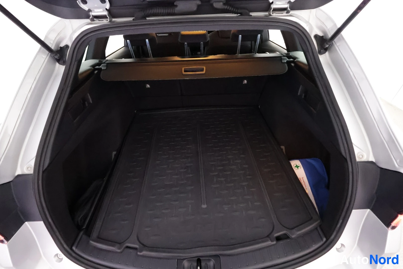 Hopea Toyota Corolla 2019, tavaratila, kuva 24
