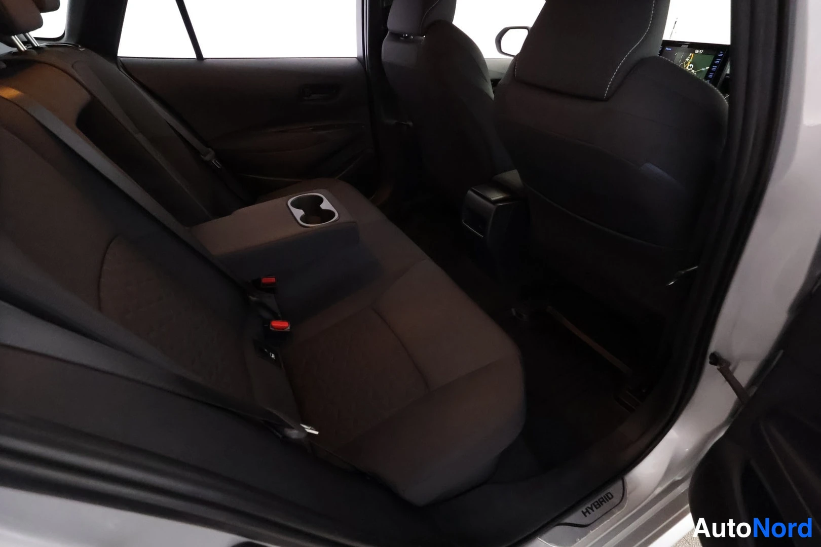 Hopea Toyota Corolla 2019, takaistuimet, kuva 20