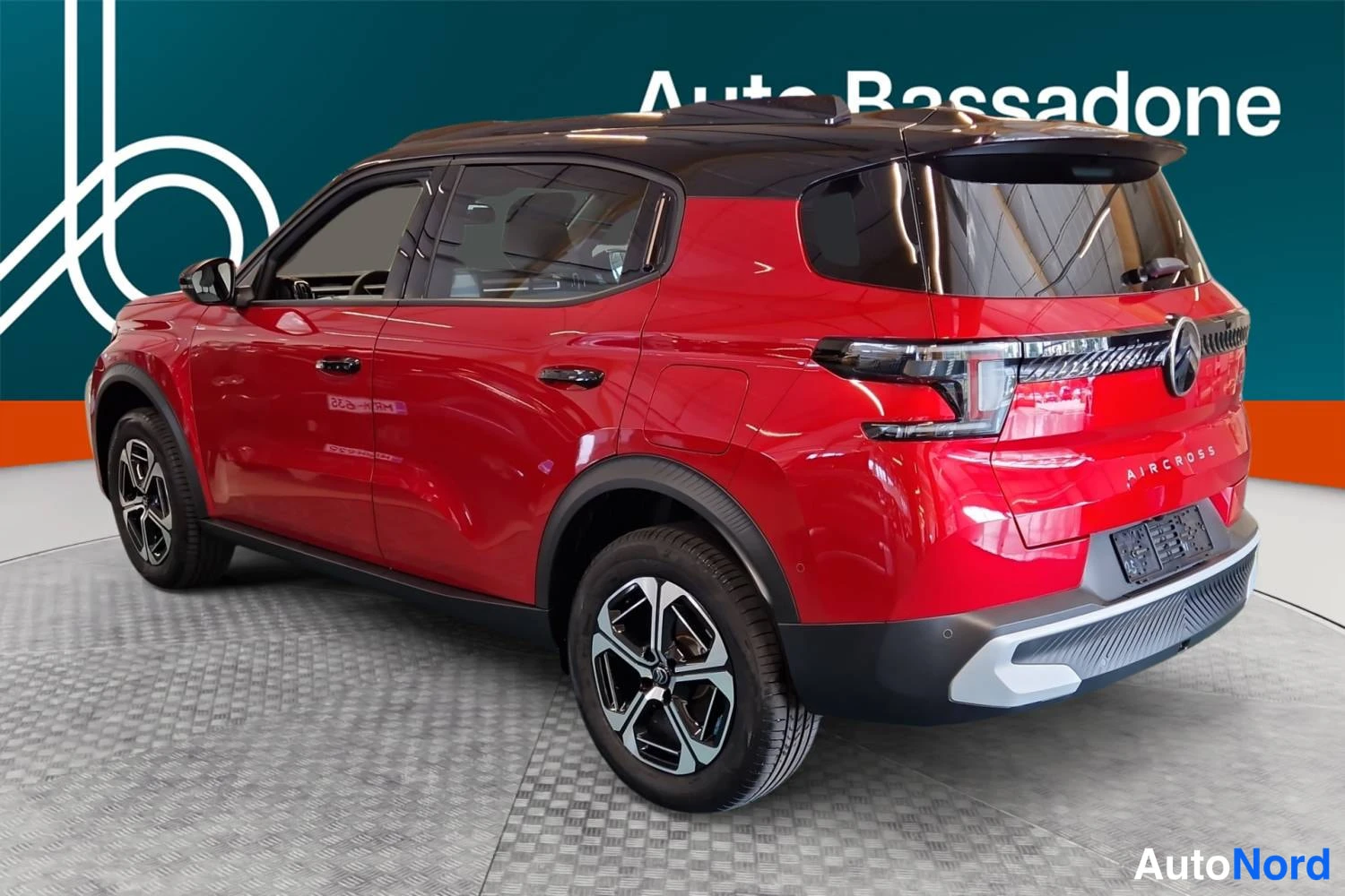 Punainen Citroen E-c3 aircross 2026, takaviisto, kuva 4
