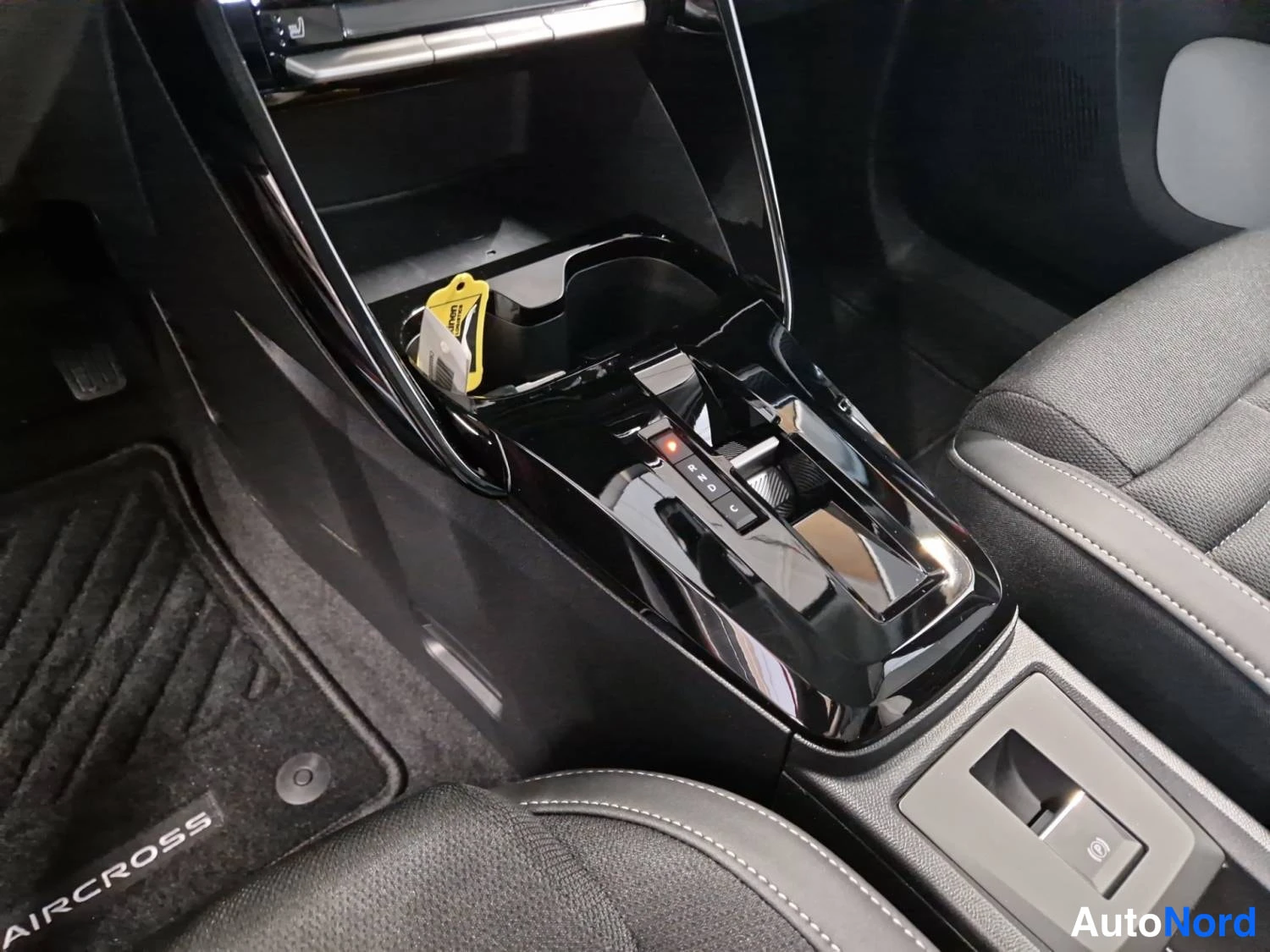 Punainen Citroen E-c3 aircross 2026, kuva 9